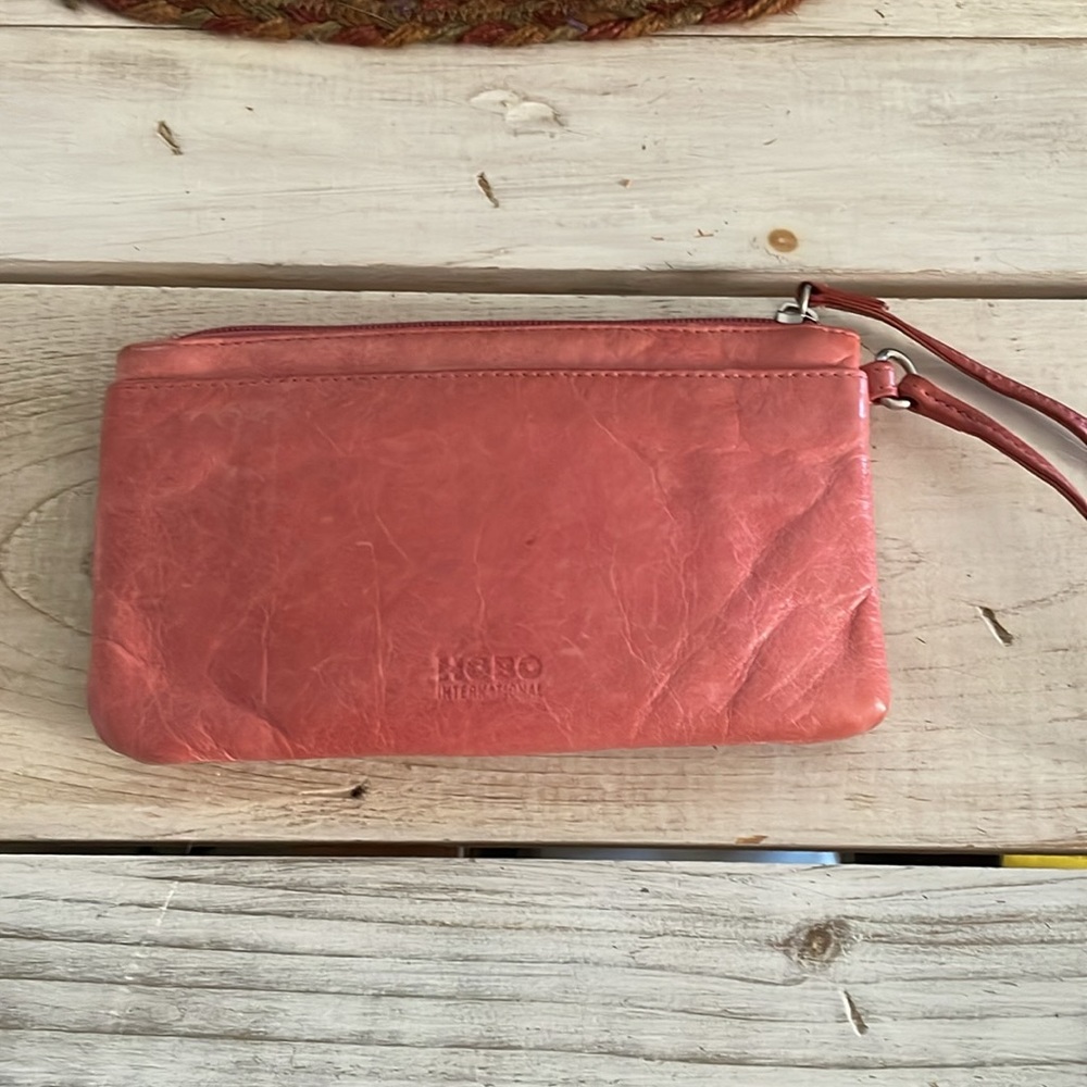 HOBO INTERNATIONAL BABY PINK WALLET - Picture 3 of 8